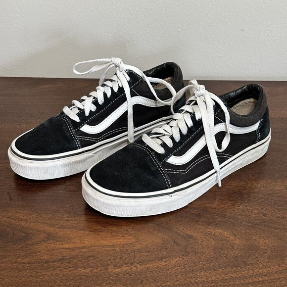 Vans Shoes - Vans Old Skool Low Skateboard Shoes Mens 7 / Women 8.5 Black and White Lace Up